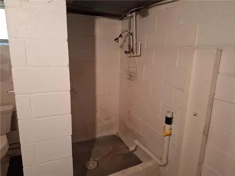 Bath - 10214 E Sheley Rd, Independence, MO 64052 photo 3 of 3
