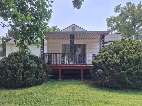 Exterior - 10214 E Sheley Rd, Independence, MO 64052 photo 6 of 10