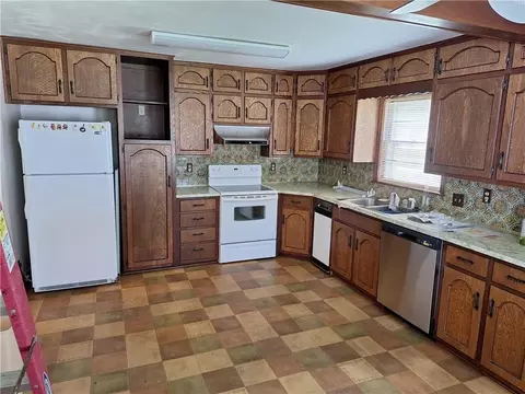 Kitchen - 10214 E Sheley Rd, Independence, MO 64052 photo 1 of 2