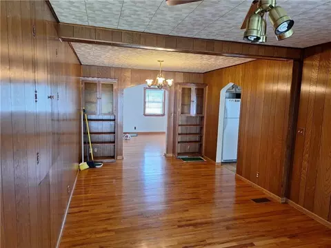 Living - 10214 E Sheley Rd, Independence, MO 64052 photo 2 of 4