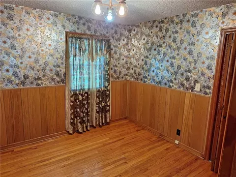 Bedroom - 10214 E Sheley Rd, Independence, MO 64052 photo 4 of 5