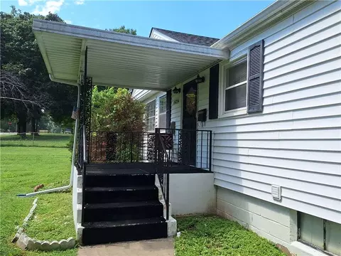 Exterior - 10214 E Sheley Rd, Independence, MO 64052 photo 5 of 10