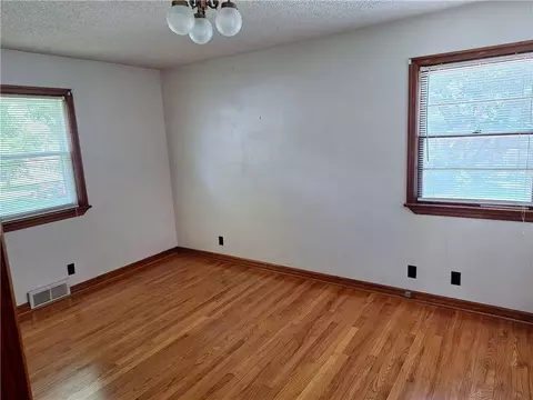 Bedroom - 10214 E Sheley Rd, Independence, MO 64052 photo 2 of 5