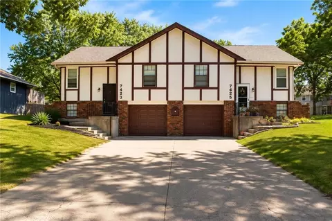 7423 7425 Englewood Ln, Raytown, MO 64133
