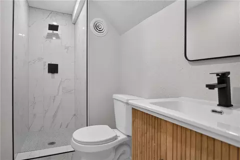 Bath - 18513 E 5th Terr St, Independence, MO 64056 photo 3 of 3