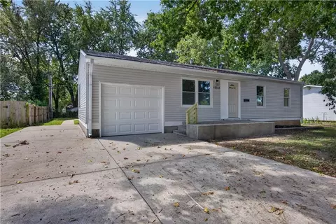 Exterior - 18513 E 5th Terr St, Independence, MO 64056 photo 3 of 7