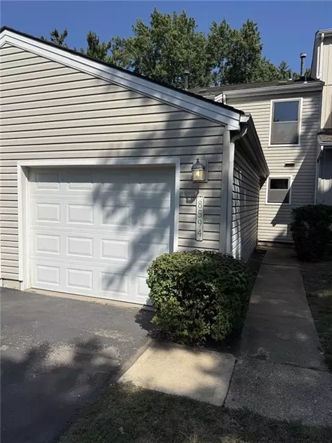 8594 W 108th Pl, Overland Park, KS 66210