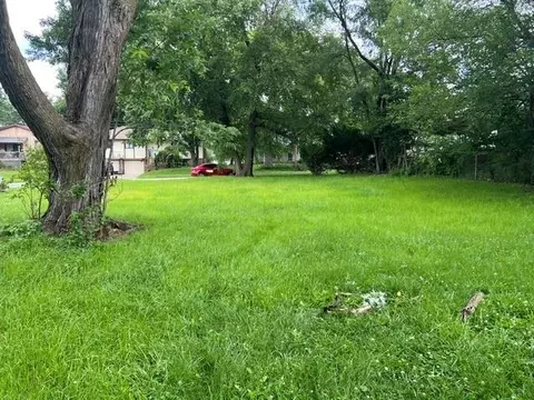 704 E 3rd St, Cameron, MO 64429 photo 3