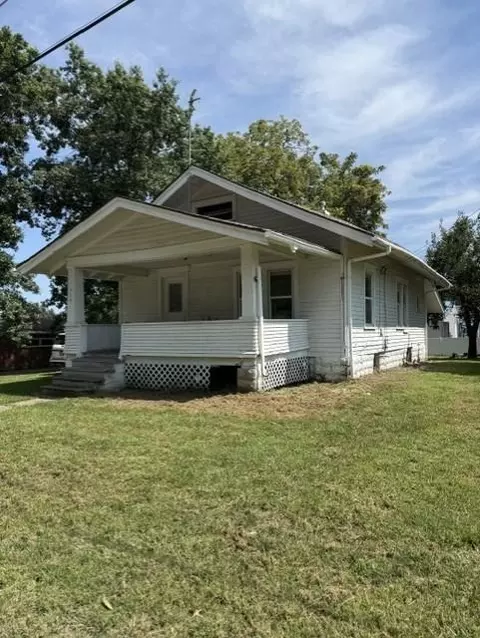 414 N West St, Cameron, MO 64429 photo 2