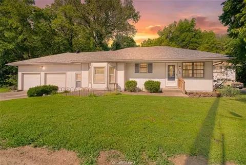 120 Johnson Rd, Liberty, MO 64068