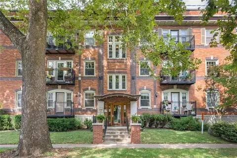 4328 Walnut St #2A, Kansas City, MO 64111