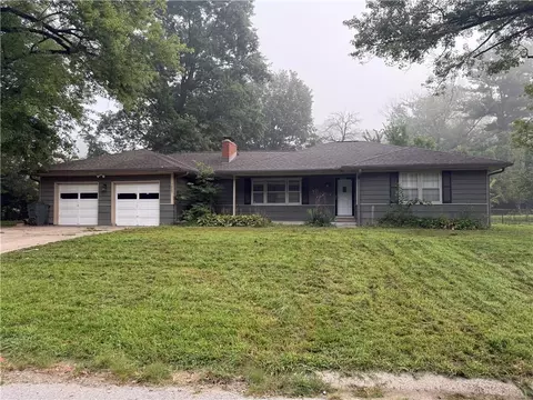 7020 Verde Dr, Kansas City, KS 66109