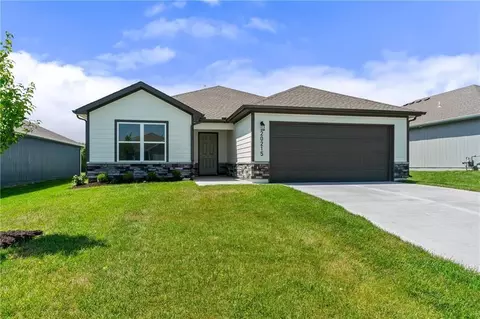 20215 W 195th St, Spring Hill, KS 66083