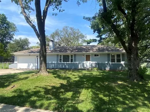 8910 W 48th St, Merriam, KS 66203