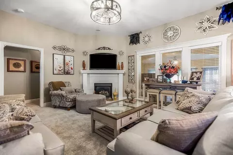 4025 NW Chapman Dr, Blue Springs, MO 64015