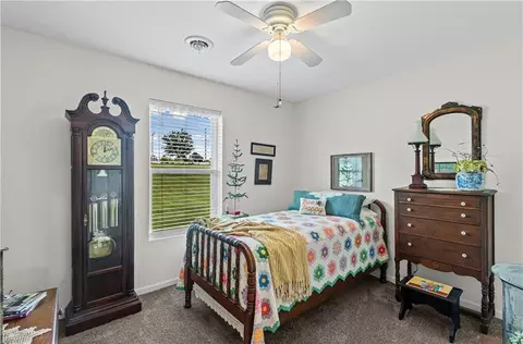 Bedroom - 1110-1122 W Prospect St, Cameron, MO 64429 photo 6 of 9