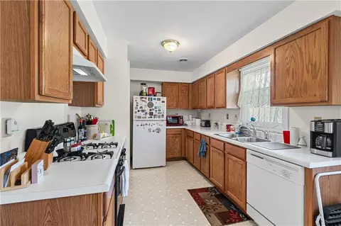 Kitchen - 1110-1122 W Prospect St, Cameron, MO 64429 photo 4 of 6