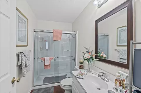 Bath - 1110-1122 W Prospect St, Cameron, MO 64429 photo 3 of 3