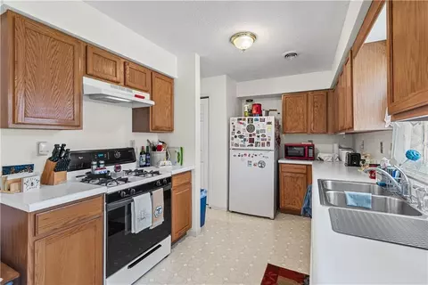 Kitchen - 1110-1122 W Prospect St, Cameron, MO 64429 photo 5 of 6