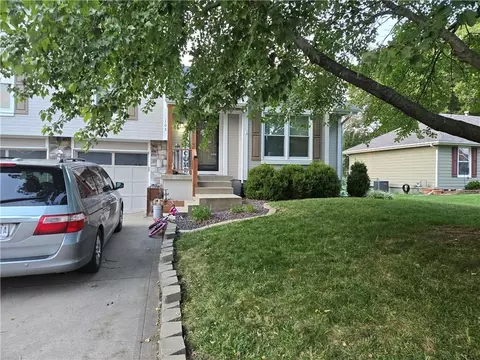 105 SE Harvard Dr, Blue Springs, MO 64014