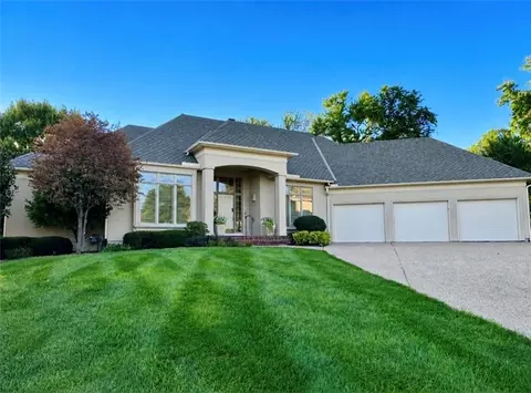 11507 Cedar St, Leawood, KS 66211