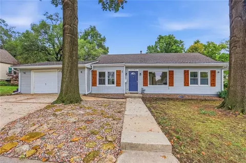 6104 W 53rd Ter, Mission, KS 66202
