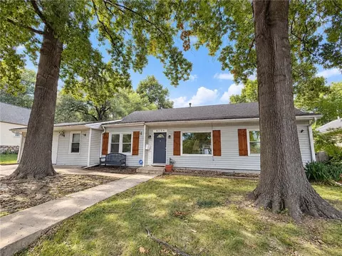 6104 W 53rd Ter, Mission, KS 66202