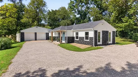 28 Tla Lake Shore Dr, Lake Lotawana, MO 64086