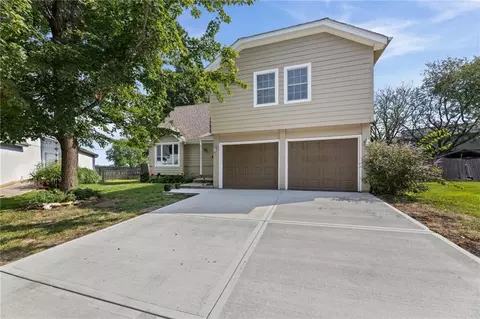 15620 143rd Ter, Olathe, KS 66062