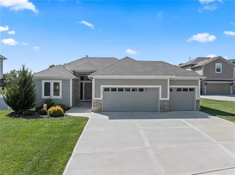 4712 Redwood St, Leavenworth, KS 66048