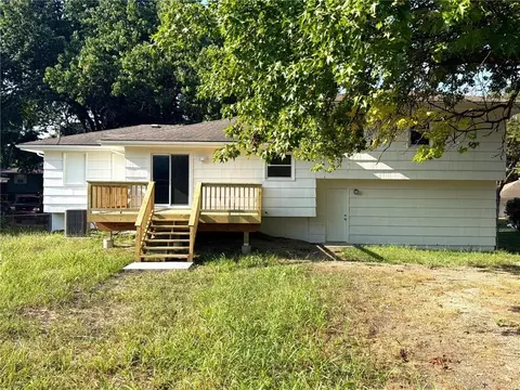 1202 E Ridgeway Dr, Olathe, KS 66061 photo 2