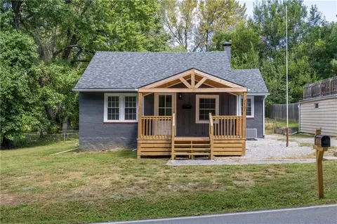 2701 Karnes Rd, Saint Joseph, MO 64505