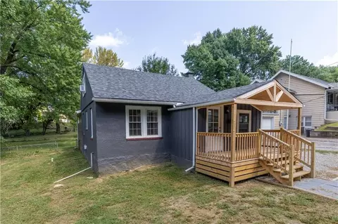 2701 Karnes Rd, Saint Joseph, MO 64505