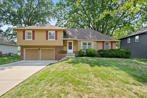 8307 W 97th Ter, Overland Park, KS 66212