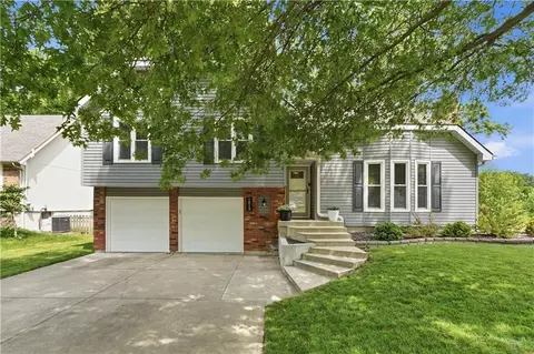 1012 S Winterbrooke Dr, Olathe, KS 66062