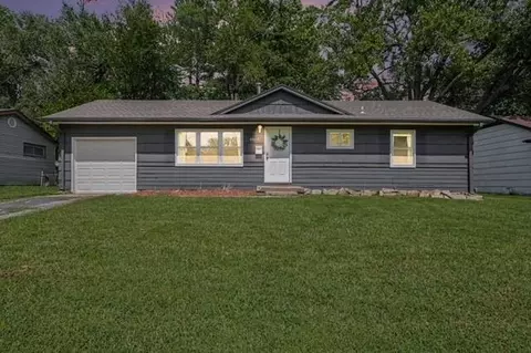 4608 E 113th Ter, Kansas City, MO 64137