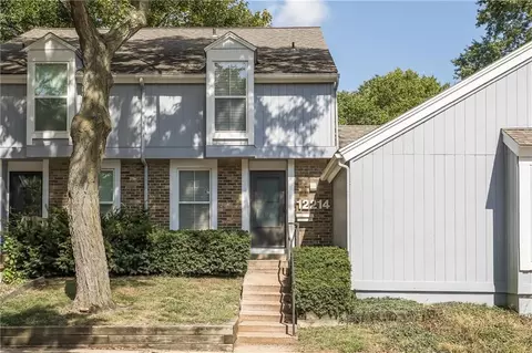 12214 W 79 Ter, Lenexa, KS 66215
