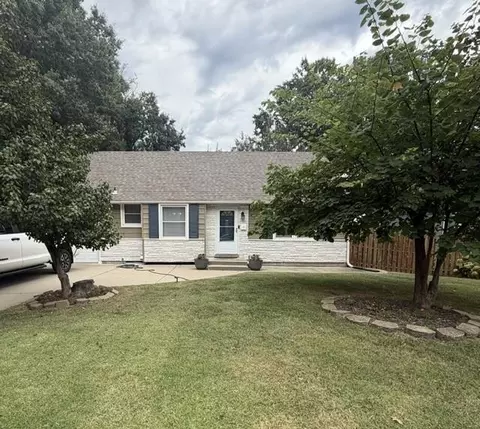 5011 Briar St, Roeland Park, KS 66205