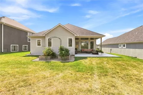 Exterior - 11229 Brome Dr, Kearney, MO 64060 photo 5 of 8
