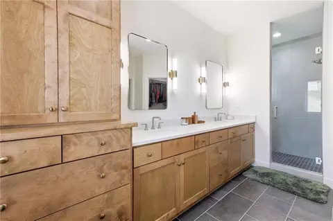 Bath - 11229 Brome Dr, Kearney, MO 64060 photo 3 of 4