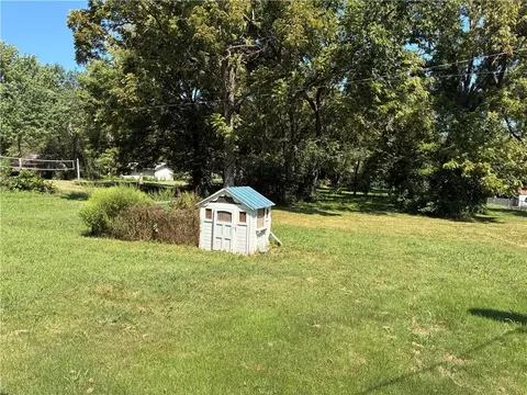 323 E 13th St, Ottawa, KS 66067 photo 9