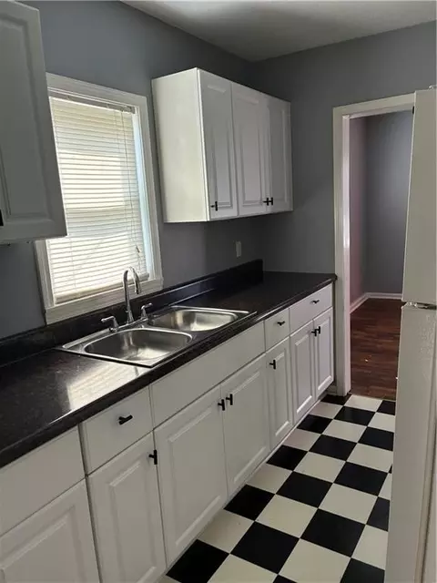 323 E 13th St, Ottawa, KS 66067 photo 4