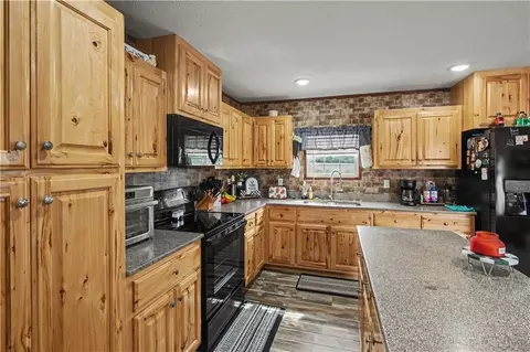 Kitchen - 115 NW 90th Ln, Lamar, MO 64759 photo 4 of 4