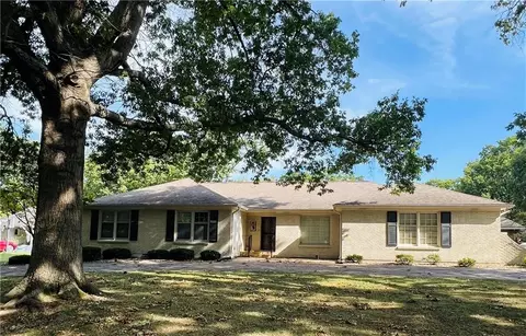 7500 W 99th Ter, Overland Park, KS 66212