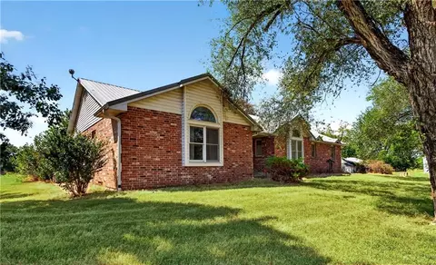 Exterior - 905 W Main St, Sheldon, MO 64784 photo 2 of 10