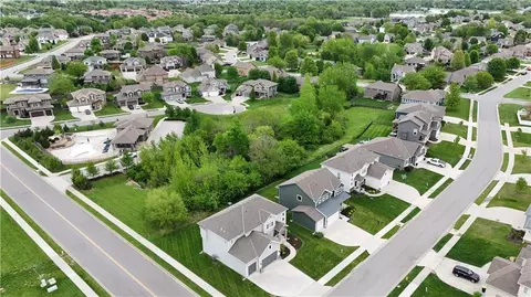 View/Area - 1422 SW Georgetown Dr, Lees Summit, MO 64082 photo 2 of 2