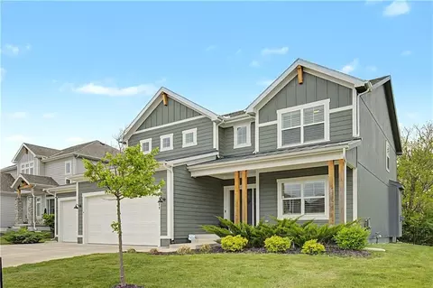 Exterior - 1422 SW Georgetown Dr, Lees Summit, MO 64082 photo 2 of 3
