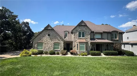 12520 Sherwood St, Leawood, KS 66209