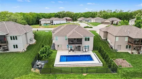 17605 Grey Hawke Rdg, Smithville, MO 64089