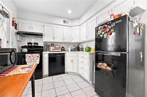 Kitchen - 104 E Sunrise Dr, Belton, MO 64012 photo 2 of 3